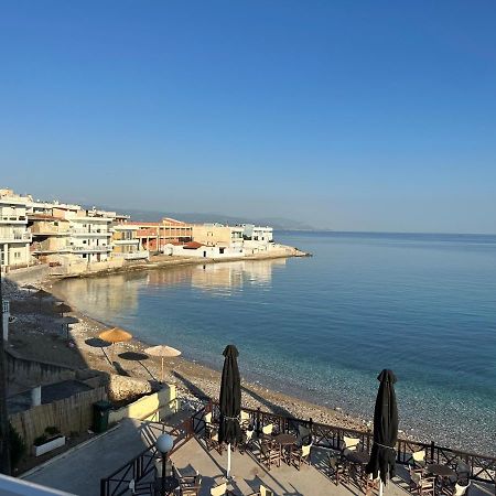 Beach Retreat In Town Corinth エクステリア 写真
