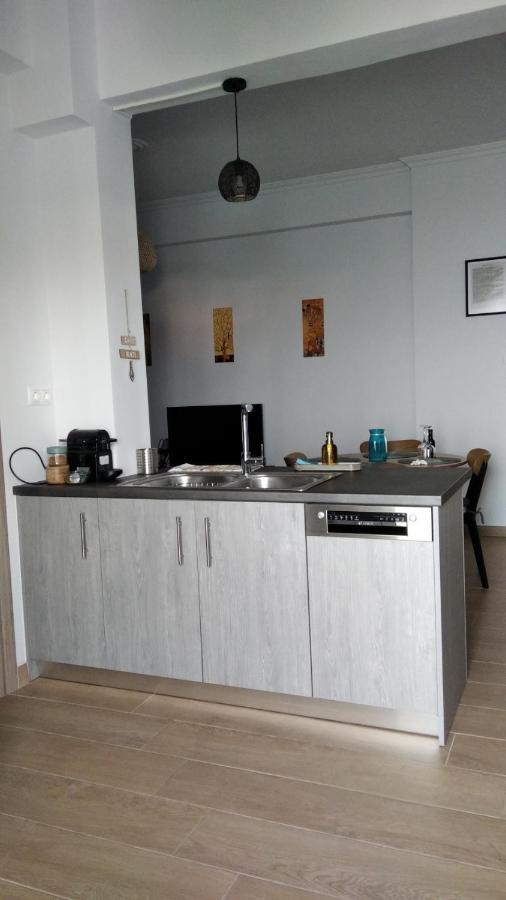 Beach Retreat In Town Corinth エクステリア 写真
